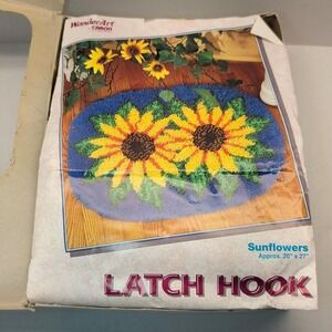 Caron WonderArt Latch Hook Rug Kit 4274 Sunflowers 20" x 27" 1993 Open Box